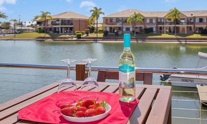 Runaway Bay Apartment | Coastal Runaway - Studio Apartment, Close to beach