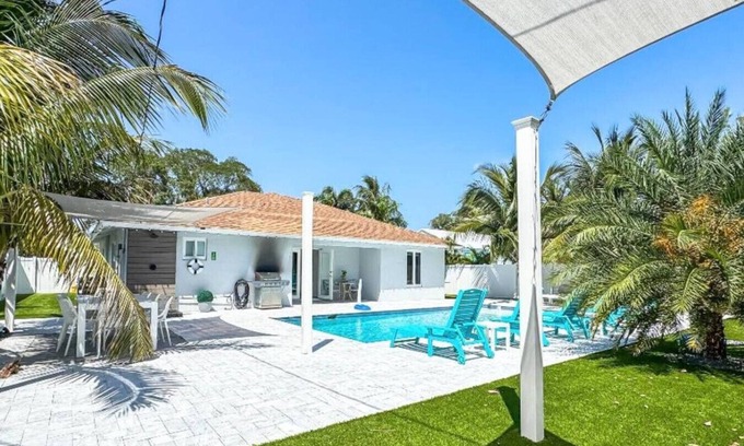Delray Beach Apartment | Coastal Splash/4BR Pool/Golf Cart 5 mins to DT