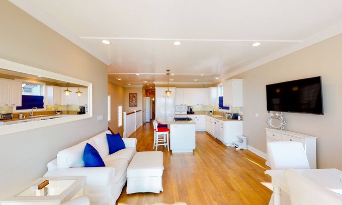 Old Towne House | Coastal-themed beachfront home with water views, grill, & beach access