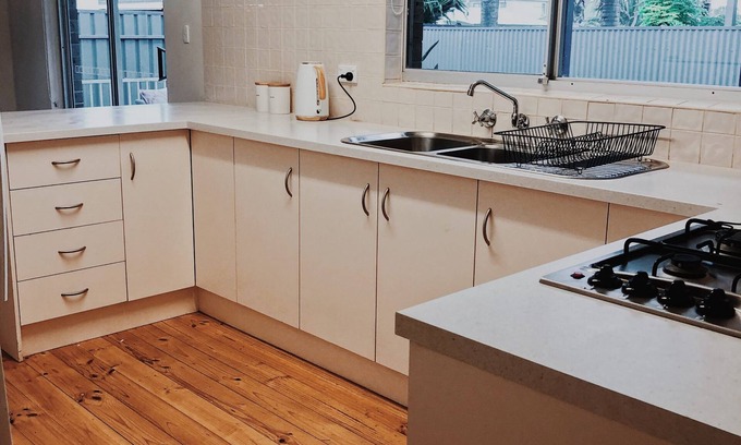 O'sullivan Beach House | Coastal Three Bedroom Retreat