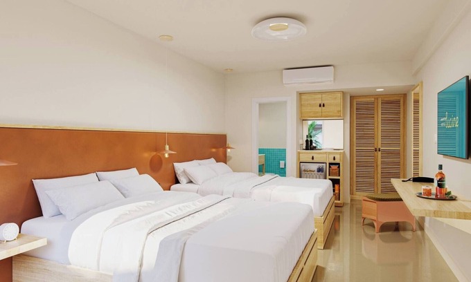 San Jacinto Hotel | Coastal Vibe | 2 Balcony Queen Rooms Near Downtown Galveston