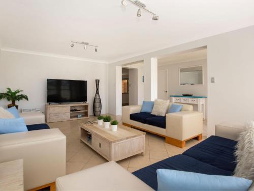 Culburra Beach House | Coastaway I Pet Friendly I 3 Min Walk to Beach