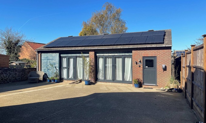 Wells-next-the-Sea House | Coastguard's Boathouse ,Wells-next-the-sea, close to beach, harbour, parking,EV