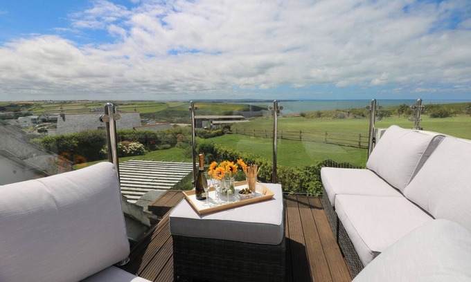 Trenance Cottage | COASTMAN'S NEST, family friendly, with open fire in Mawgan Porth