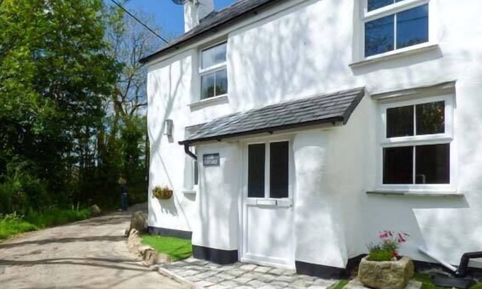 Talskiddy Cottage | COB COTTAGE, pet friendly, luxury holiday cottage in St Columb Major