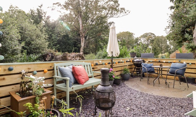 Northampton Cottage | COBBLERS CABIN, pet friendly, with open fire in Northampton