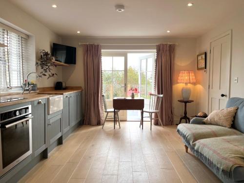 Lyme Regis Apartment | Cobblers Lodge