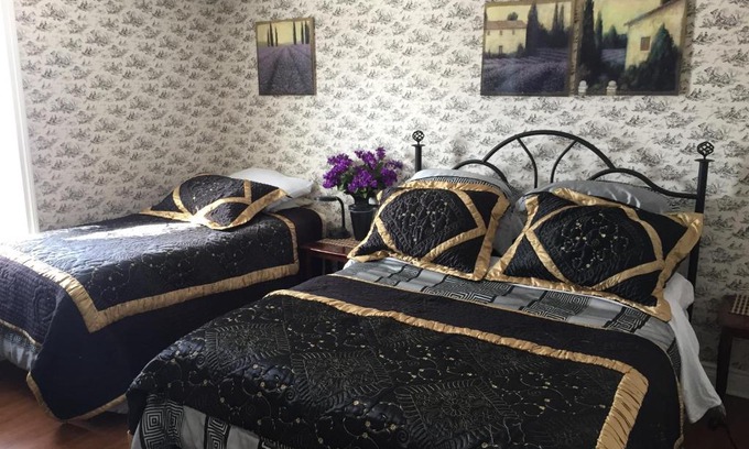 Historic Old Town Bed & Breakfast | Cobblestone Bed and Breakfast