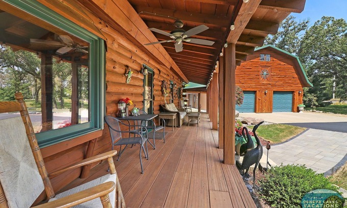 Zenda House | Cobblestone Cabin- 5 minutes from Geneva Lake, Easy Access to Snowmobile Trails!