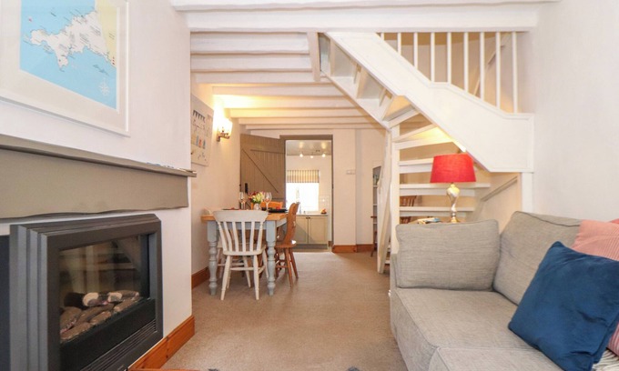 Kilkhampton Cottage | COBBLESTONE COTTAGE, family friendly, with a garden in Bude