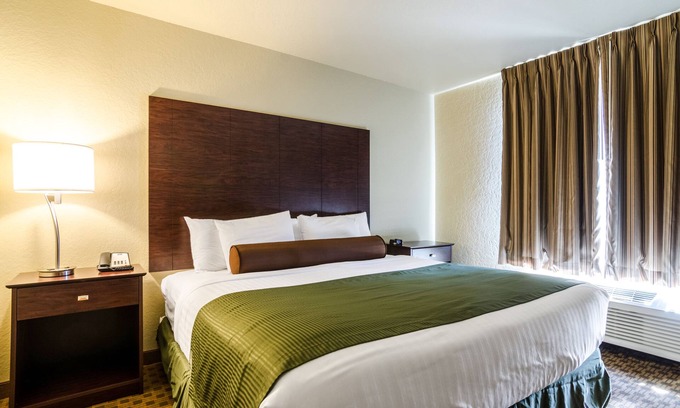 Gill Hotel | Cobblestone Inn & Suites - Kersey