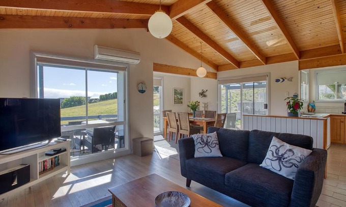 Binalong Bay House | Cockatoo Cabin