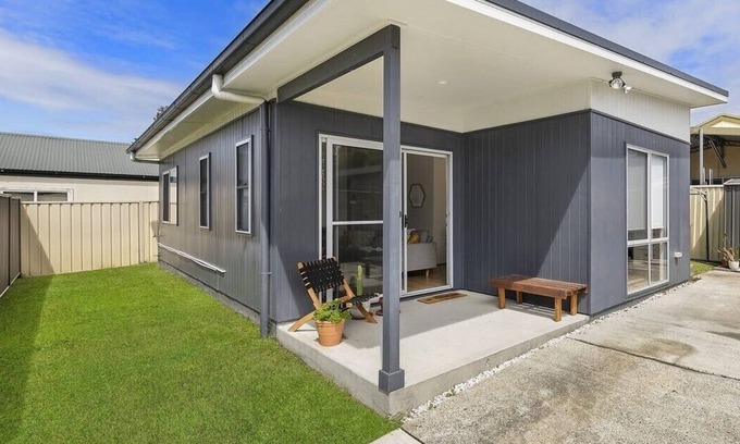 Killarney Vale Cottage | Coco Blue Coastal Cottage - near Shelly Beach