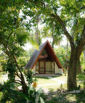 Andiambalama House | Coco Breeze Cabanas - free Airport pick up or drop off