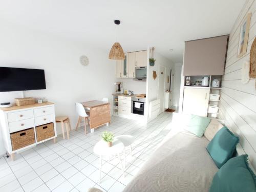 Guerande Apartment | Cocon Moderne, Piscine, Parking, Proche Plage