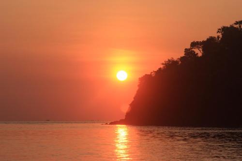 Purwakerti Hotel | COCONUT BEACH BUNGALOWs & WARUNG 2