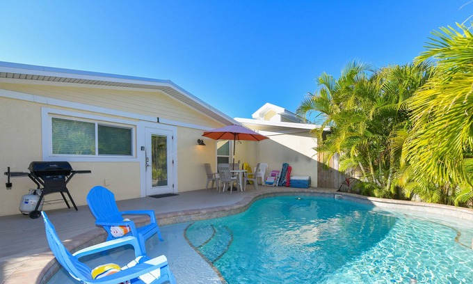 Holmes Beach House | Coconut Cottage #1 by AMI Locals