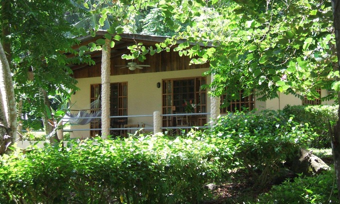 Dominical Cottage | Coconut Grove Oceanfront Cottages Playa Domincalito