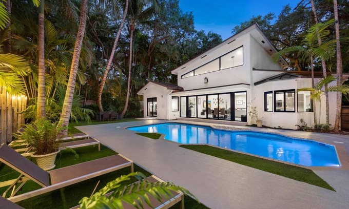Northeast Coconut Grove House | Coconut Grove Villa with heated Pool sleeps 12