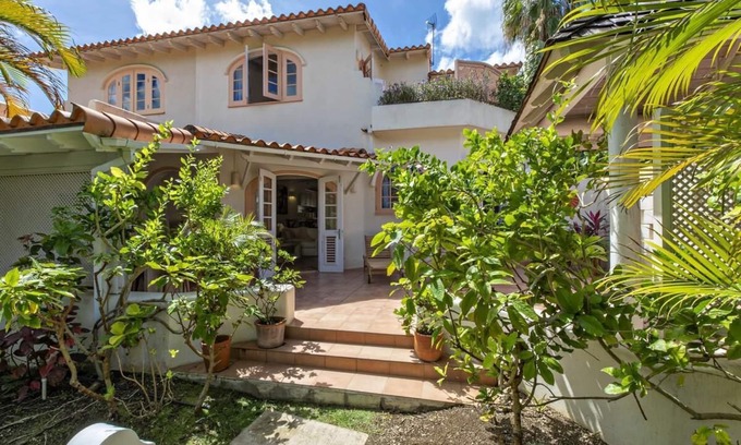 Merlin Bay House | Coconut Shell, Sugar Hill