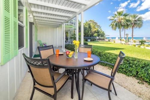 Seven Mile Beach House | Cocoplum #7 Condo