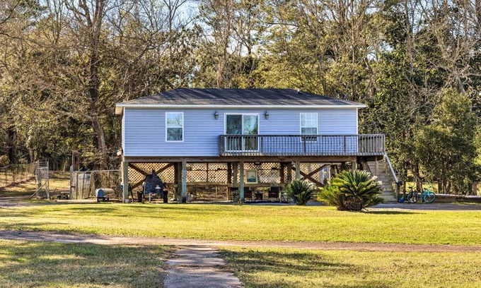 Theodore Apartment | Coden Vacation Rental with Bay Access!