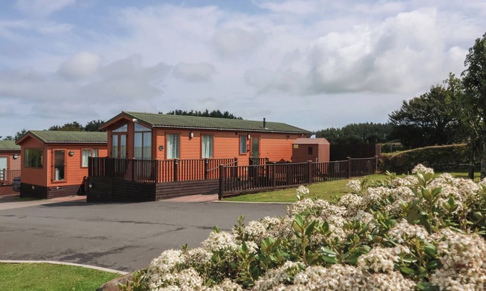 Mullacott Cottage | CODY LODGE, pet friendly, with a garden in Ilfracombe