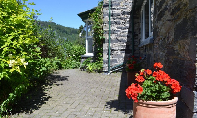 Gwynedd- Snowdonia Hotel | Coed-Y-Fron Guest House