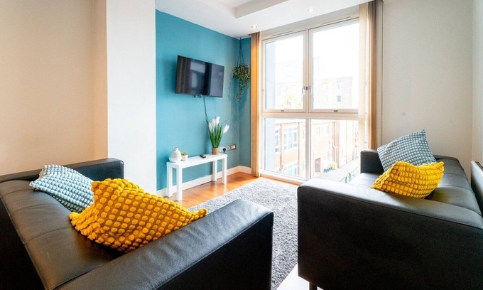 Plasnewydd Apartment | Cohost Partners Charming 1BR Retreat Netflix & Cozy Vibes
