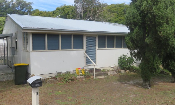Arakoon House | COL'S COTTAGE - 300 METRES TO THE BEACH
