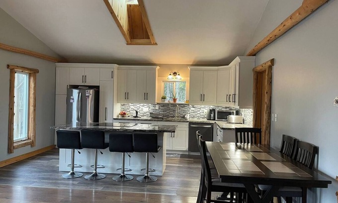Oro-Medonte Cottage | Coldwater Haven: Spacious & Cozy Ski Retreat Near Horseshoe Valley