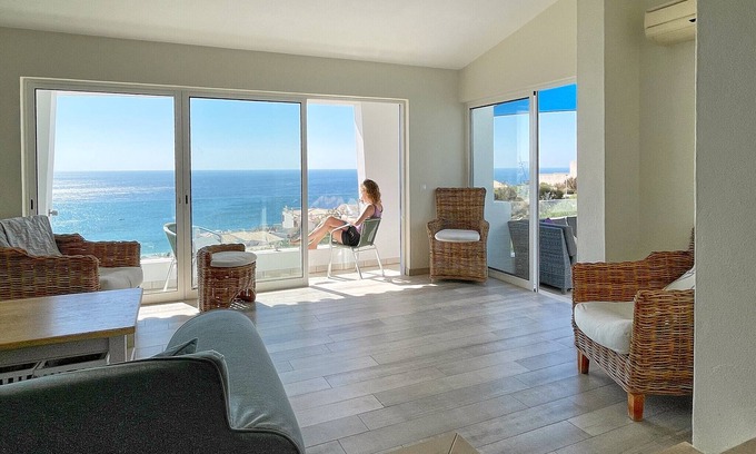Salema Apartment | Colina Mar, walk to the beach, sea view