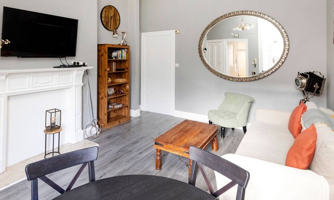 Merchiston Apartment | Colinton Garden Cottage | Private Edinburgh Hideaw