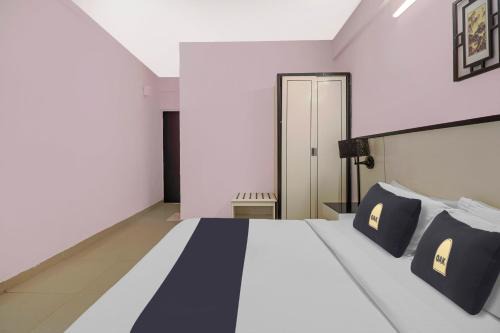Shanthala Nagar Hotel | Collection O 29 Church's Inn Near Cubbon Park