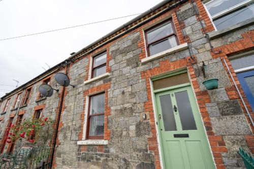 Bessbrook Apartment | College Square, Terrace House