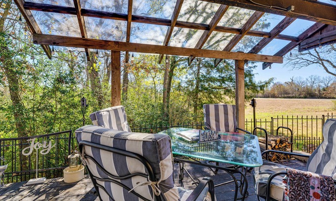 Wellborn House | College Station Getaway w/Hot Tub & Courtyard!