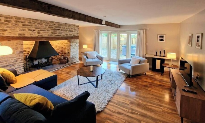 Alston Cottage | Colleton Cottage at Lovelady Shield Free Wi-Fi Hot Tub Nature Retreat