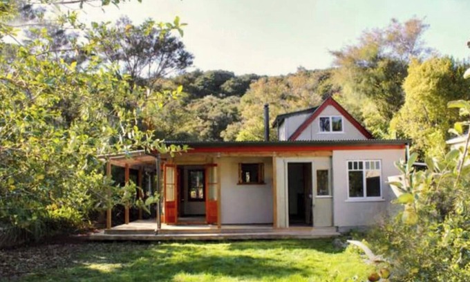 Collingwood Cottage | Collingwood Birdsong Cottage - a private forest-garden retreat