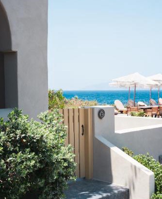 Kamari Hotel | Colombos Beachfront