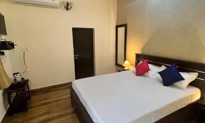 Rakabganj House | Colonel Dugal's - Near Taj, Fort & Shopping