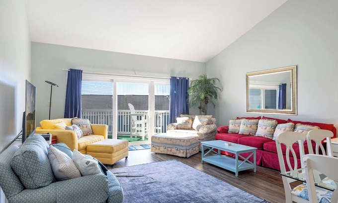 Indian Beach Condo | Colony By the Sea 307 - Oceanside Condo, 2BR, 2BA, Community Pool!