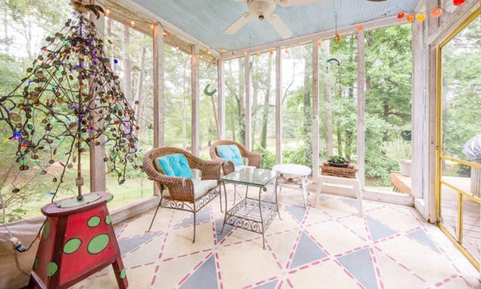 Clarkston House | Colorful Artistic Lakefront Home Canoe Opt - Central to Stone Mt + everything!