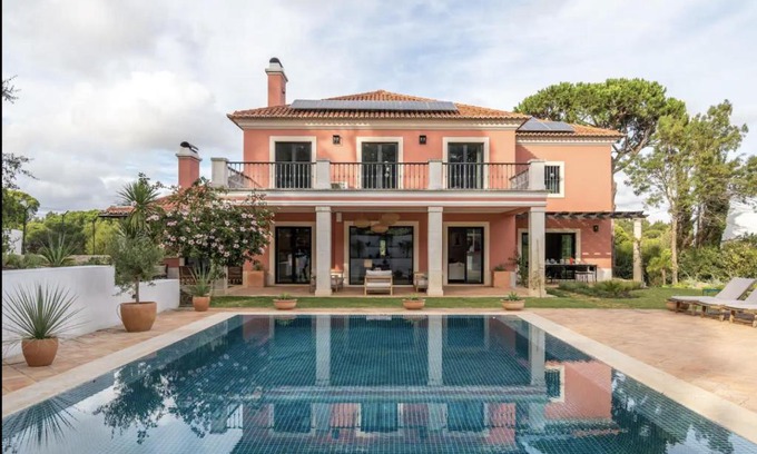Cascais Villa | Colorful Villa with pool by OTYNA AM