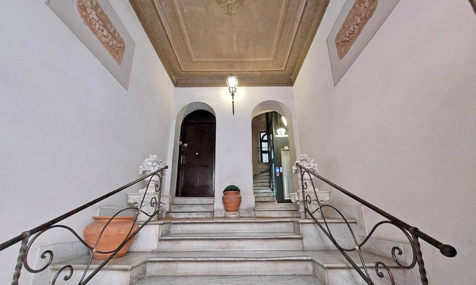 Celio Apartment | Colosseo book house