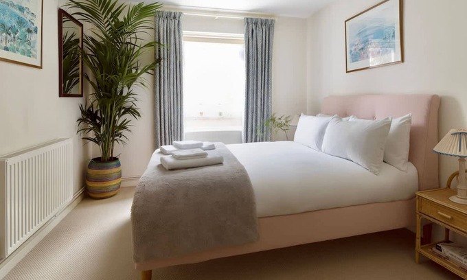 Colville Apartment | Colourful House 3 Bed Apt - Notting Hill