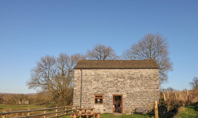 Hope Valley Cottage | COLUMBINE BARN, pet friendly, character holiday cottage in Bradwell