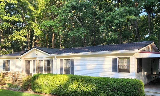 Buchanan House | Come and relax and watch wild life from the back porch, just half mile from the