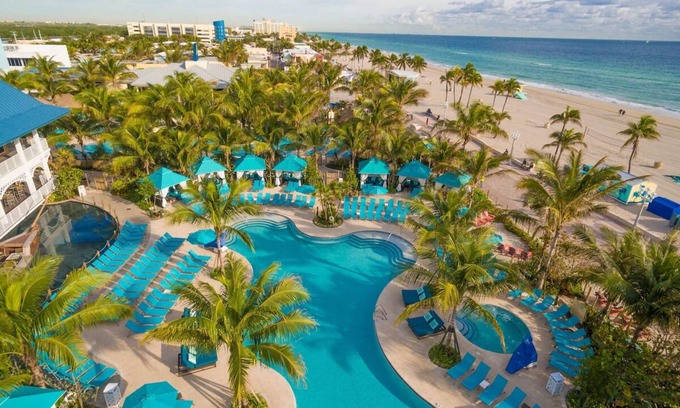 Hollywood Hotel | Come Create Memories w/Fun-filled Adventures at this Paradise! 3 Units, Pool!