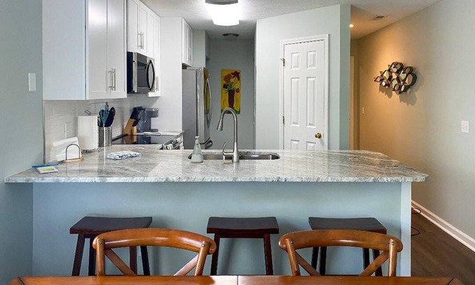 Pawleys Island Condo | Come enjoy a week getaway! True Blue Renovated 3BR/3BA Top Floor Unit