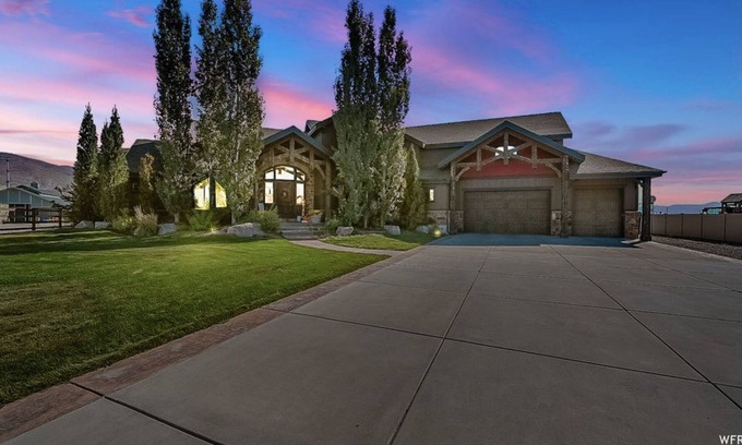 Farmington Other | Come enjoy our cabin farmhouse! Hot tub, seasonal pool, horses and boarding.